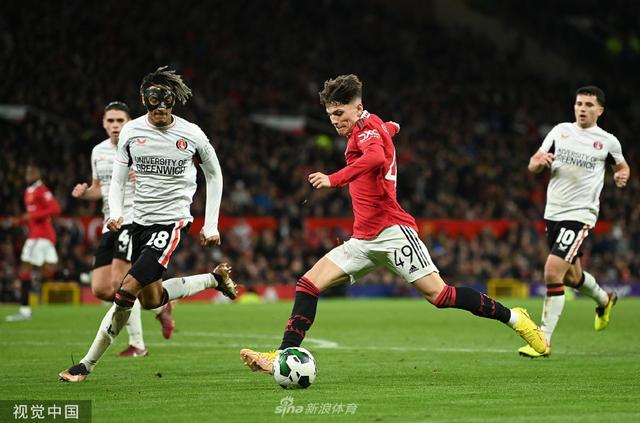 表现尤其突 表现尤其突